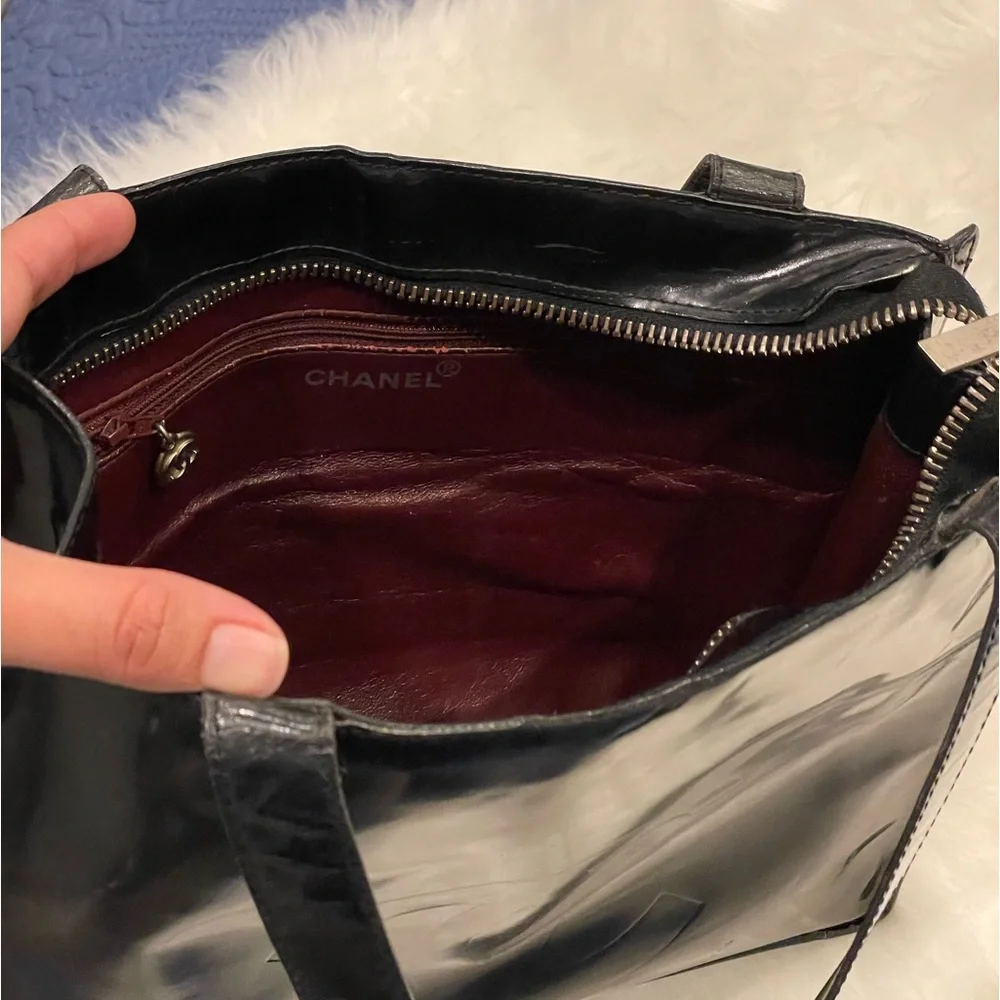 CHANEL Black Patent Leather CC Tote Bag - Picture 11 of 16
